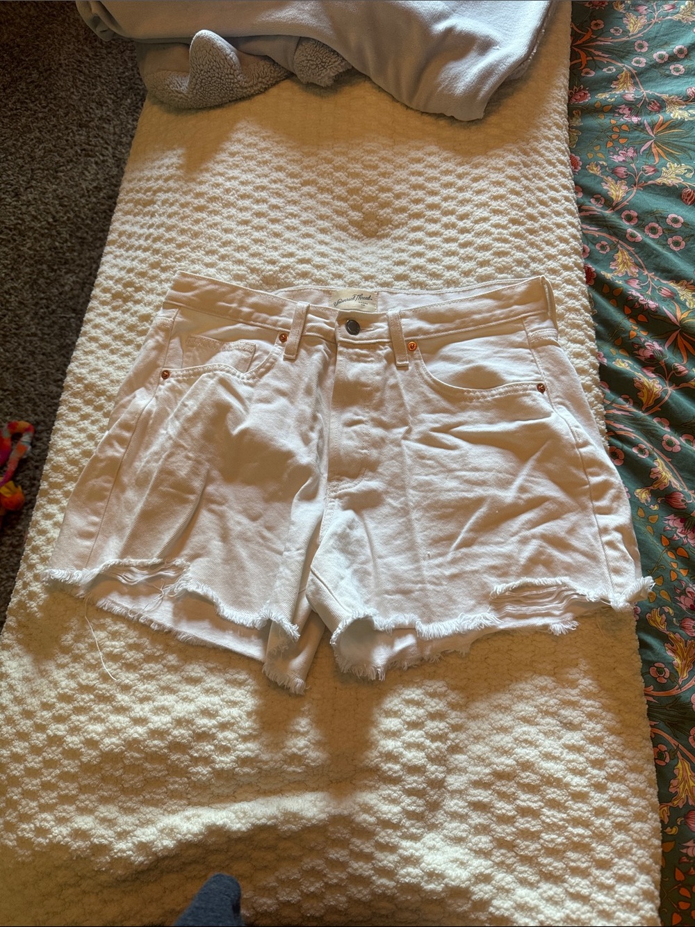 Universal Thread White Frayed Hem Denim Shorts